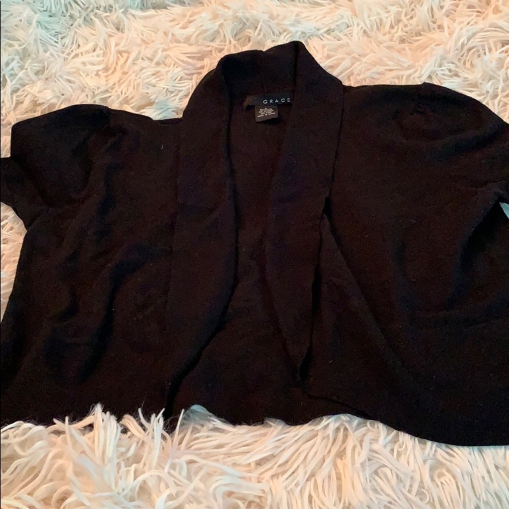 Short sleeve cropped black sweater